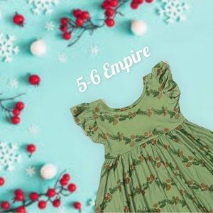 BNWT DotDotSmile Holiday pine cone and holiday garland print